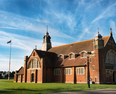 OFERTĂ SPECIALĂ pentru o vacanță de vara în sudul Angliei!